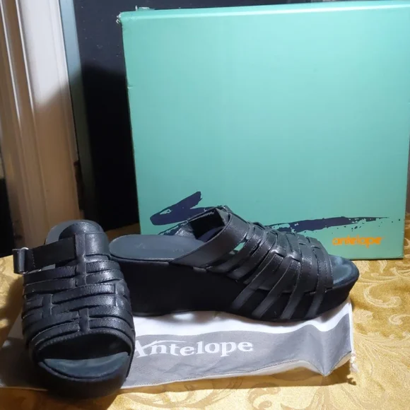 Antelope black leather wedge sandals - Picture 1 of 11